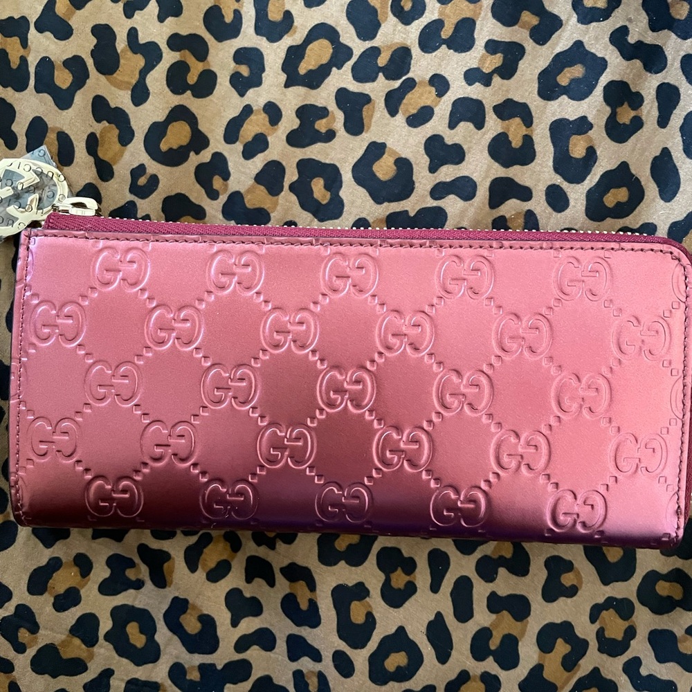 NIB Gucci zip wallet authentic Guccissima reddish magenta- price is firm